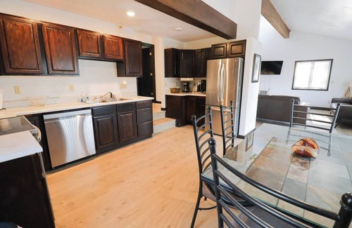 Lead Casa | Terry Peak Chalet w/ Hot Tub