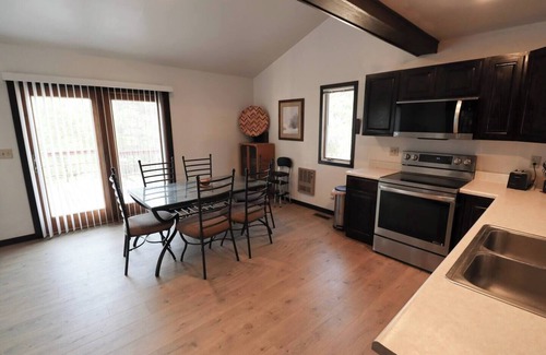 Lead Casa | Terry Peak Chalet w/ Hot Tub