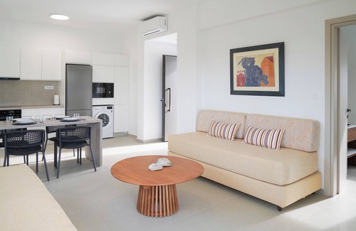 Tersanas Casa | Tersanas Mare Yellow - Home w. Pool & Large Outdoors