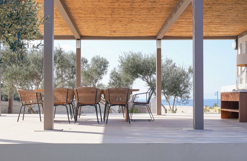 Tersanas Casa | Tersanas Mare Yellow - Home w. Pool & Large Outdoors