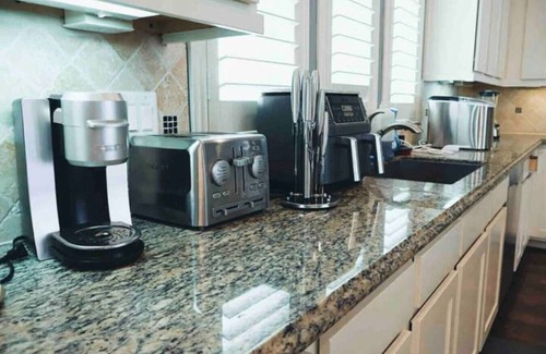Riverside Terrace Apartamento | Luxury Townhome / Tesla-Charger / TX Medical Ctr / Sleeps 7 - 5 beds