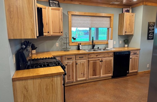 Island Park Cabina | Teton View Ranch with newly installed hot tub!