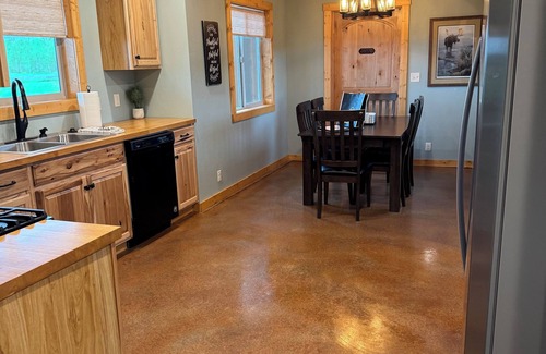 Island Park Cabina | Teton View Ranch with newly installed hot tub!
