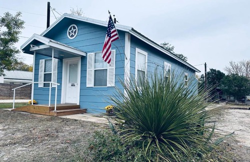 Medina Casa | Texas Blue Apple Cottage