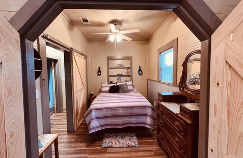 Medina Casa | Texas Blue Apple Cottage
