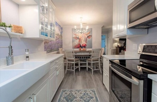 Keller Otro | Texas Bluebonnet Farmhouse