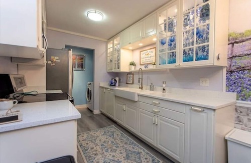 Keller Otro | Texas Bluebonnet Farmhouse