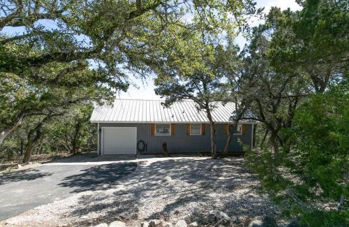 Canyon Lake Casa | Texas Charm Cottage - 1 Block from the Lake & Hill Country Views