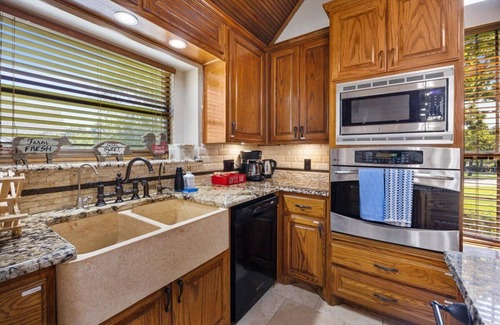 South Arlington Casa | Texas Country Oasis - Pool, Game Room & Near Stockyards & Arlington
