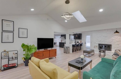 North Richland Hills Casa | Texas Designer Home with Private Hot Tub and Pool!