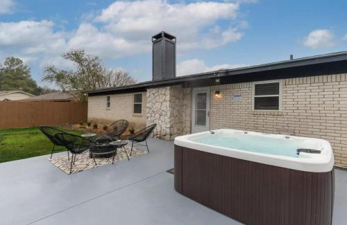 North Richland Hills Casa | Texas Designer Home with Private Hot Tub and Pool