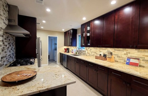 White Rock Hills Casa | Texas Experience Near Downtown