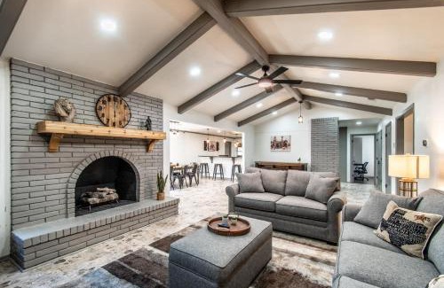 Bay Area Casa | Texas Retreat on Ocean Drive Sleeps 19 with Hot Tub & Game Room