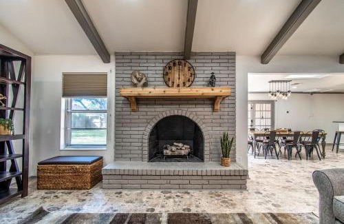Bay Area Casa | Texas Retreat on Ocean Drive Sleeps 19 with Hot Tub & Game Room