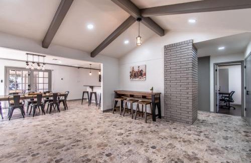Bay Area Casa | Texas Retreat on Ocean Drive Sleeps 19 with Hot Tub & Game Room
