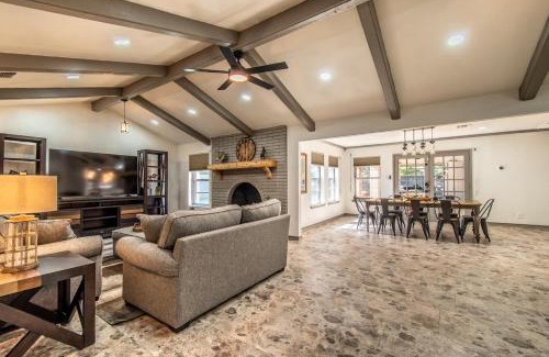 Bay Area Casa | Texas Retreat on Ocean Drive Sleeps 19 with Hot Tub & Game Room