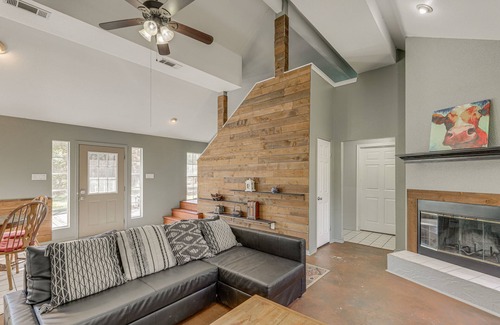 Smithville Cabaña | Texas Retreat w/ Deck, Near Fishing & State Park!
