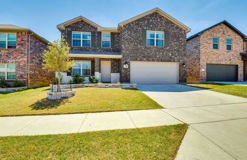 Fort Worth Casa | Texas Retreat w/ Patio Near Kayaking & Golfing!