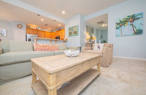 Palm Harbor Casa | Texas Riviera Canal Waterfront Home - Perfect Beach & Fishing Getaway Location