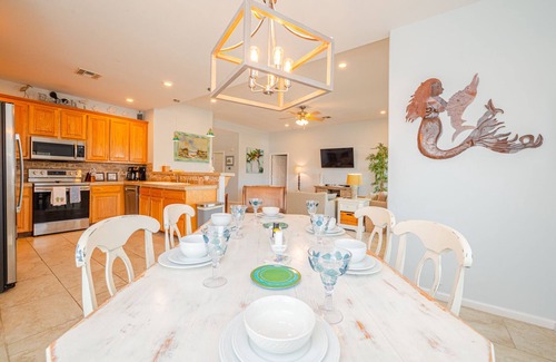 Palm Harbor Casa | Texas Riviera Canal Waterfront Home - Perfect Beach & Fishing Getaway Location