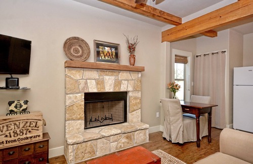Wimberley Cabina | NUEVA cabina asequible en las proximidades de la Plaza y lugares de bodas!