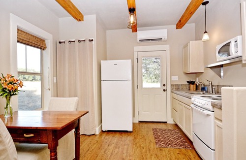 Wimberley Cabina | NUEVA cabina asequible en las proximidades de la Plaza y lugares de bodas!