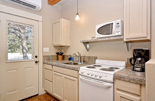 Wimberley Cabina | NUEVA cabina asequible en las proximidades de la Plaza y lugares de bodas!
