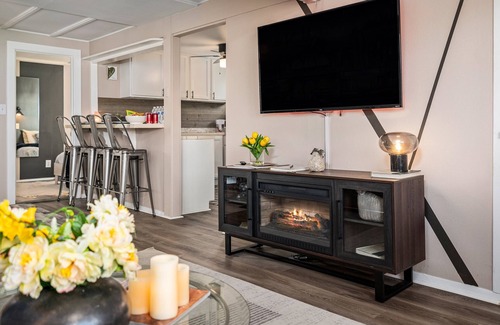 Surfside Beach Casa | Texas Stilt House: Walk to Surfside Beach!