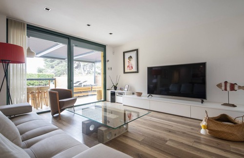 Tamarit Casa | TH150 Moderna casa con piscina privada en Tamarit