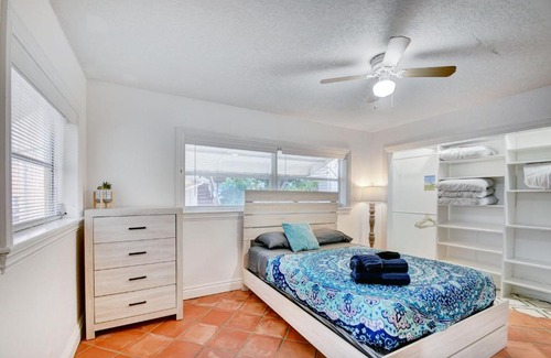 Mango Groves Casa | Thai Villa Downtown Historic Home - 1mi to Beach