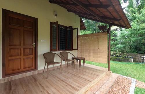 Kumarakom Casa | Tharangini - Riverside Private Bedroom