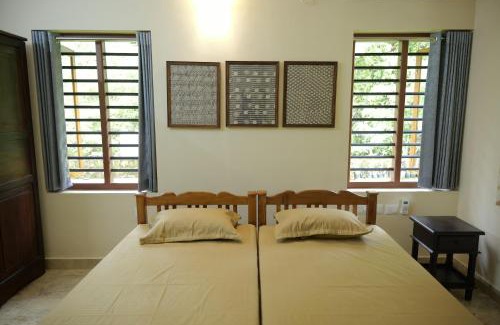 Kumarakom Casa | Tharangini - Riverside Private Bedroom