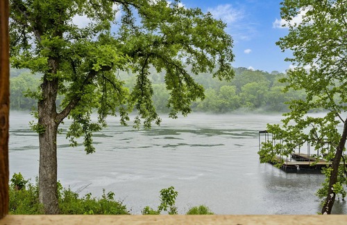 Branson Casa | That Lakefront Taneycomo House - Branson