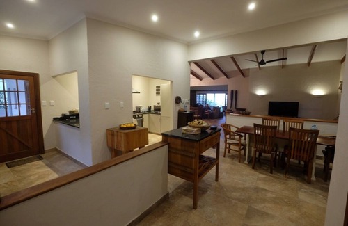 Blythedale Villa | Thatch By The Sea - casa de playa espaciosa con piscina y acceso directo a la playa