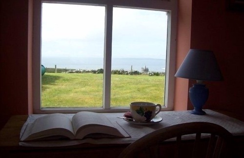 Doolin Casa | Techo de paja, elegante cabaña en Doolin, vistas espectaculares, tranquilidad