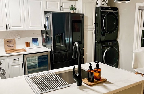 Coquina Key Condominio | Thaw out your toes and watch the dolphins play at Winterfarm Southeast!