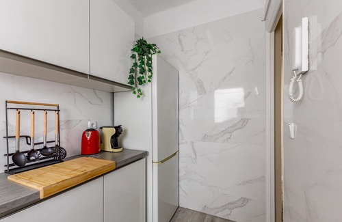 Esquerra de l'Eixample Apartamento | The 100sqm, 4 bedrooms, 3 baths apartment are in central Barcelona. 8 persons