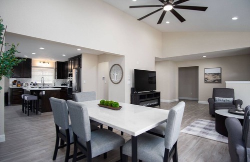 Springville Casa | The 13th Hole House at River Island Country Club