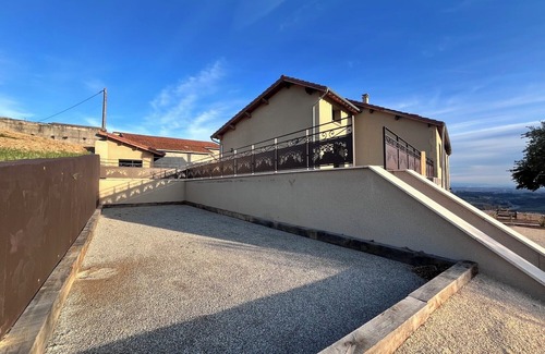 Chantemerle-les-Bles Casa | The 180 - "Get some height"