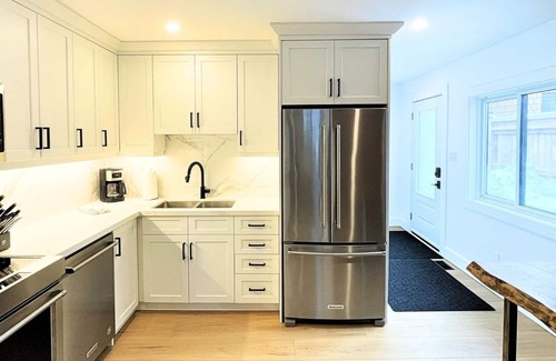 Collingwood Casa | The 1883 Century Hotel Suite
