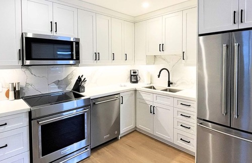 Collingwood Casa | The 1883 Century Hotel Suite