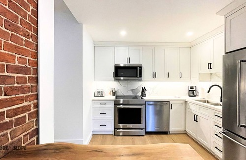 Collingwood Casa | The 1883 Century Hotel Suite