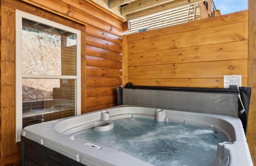 Pigeon Forge Casa | The 3 Bears is a newly built 3 Bedroom Cabin only 3 minutes from the Parkway!