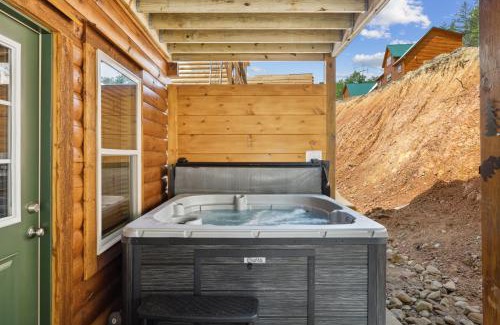 Pigeon Forge Casa | The 3 Bears is a newly built 3 Bedroom Cabin only 3 minutes from the Parkway!