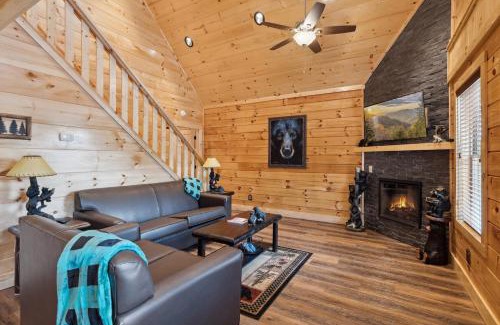 Pigeon Forge Casa | The 3 Bears is a newly built 3 Bedroom Cabin only 3 minutes from the Parkway!