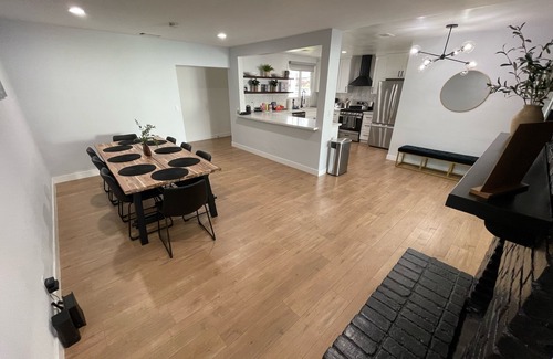 Burbank Casa | The 3 Bedroom Buena Vista