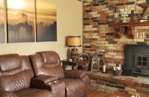 Love County Casa | The 36 House - A comfortable, dog-friendly place escape the city.