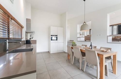 Ouddorp Casa | The 4 person Villa Super VIP features a luxurious and comfortably furnished interior, terrace with views over the water, perfect with dogs and children.