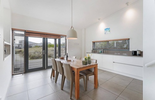 Ouddorp Casa | The 4 person Villa Super VIP features a luxurious and comfortably furnished interior, terrace with views over the water, perfect with dogs and children.
