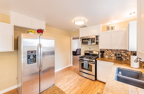 Nob Hill Casa | The 444 In Nob Hill - 3B/ 2B | 3 Bed, 2 Bath